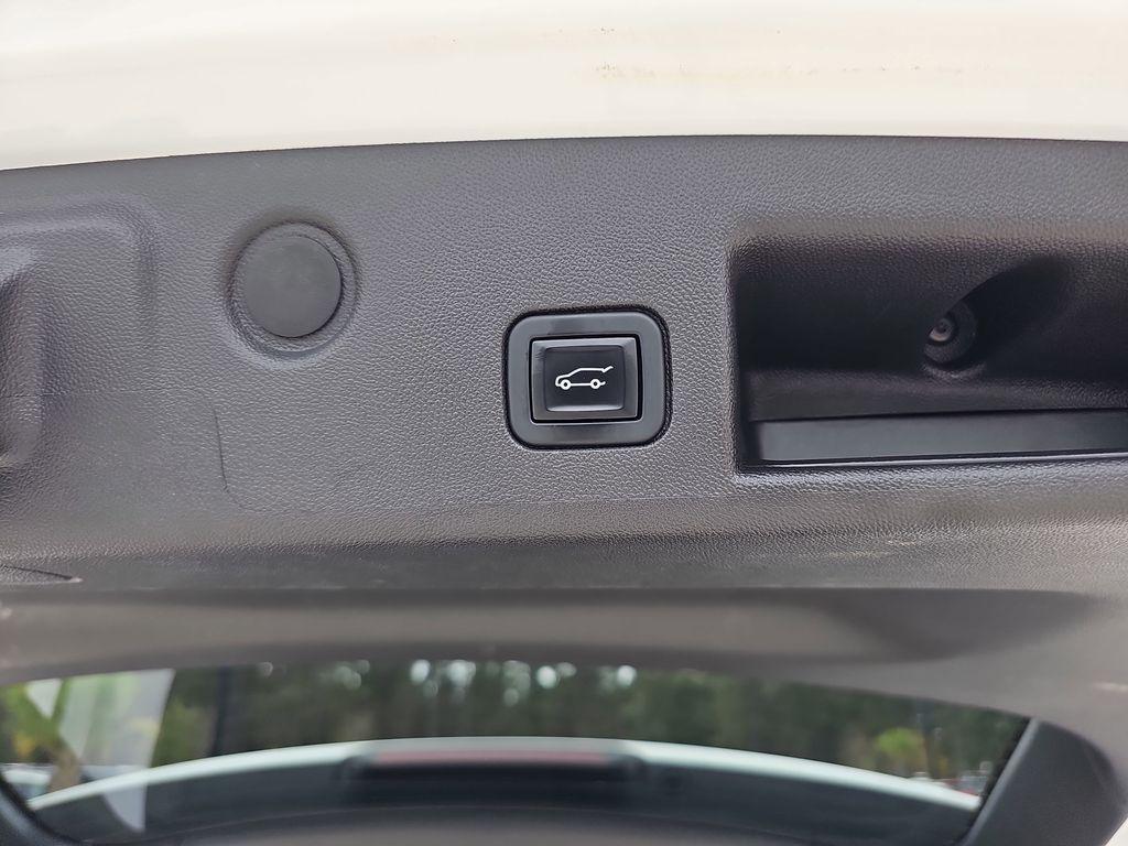 used 2022 Chevrolet Equinox car, priced at $21,600