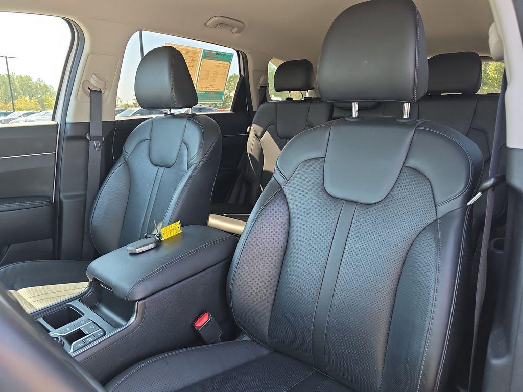 used 2024 Kia Sorento car, priced at $28,200
