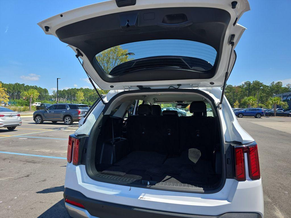 used 2024 Kia Sorento car, priced at $28,200
