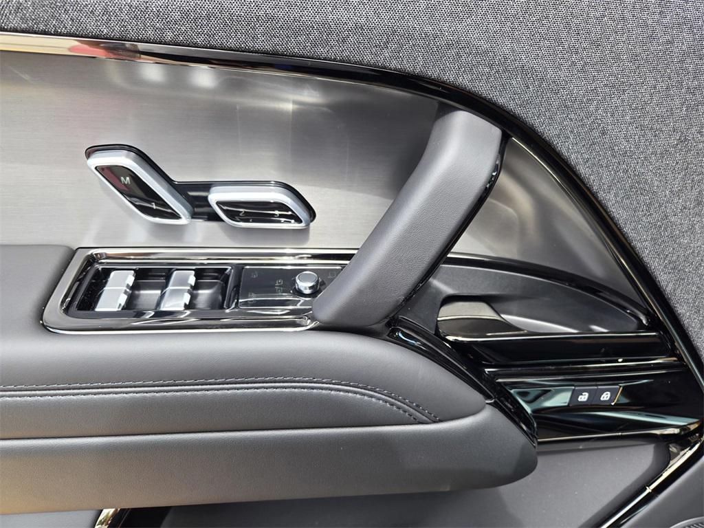 new 2025 Land Rover Range Rover Sport car, priced at $109,295