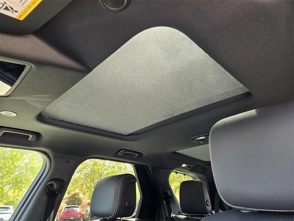 new 2025 Land Rover Discovery car, priced at $68,393