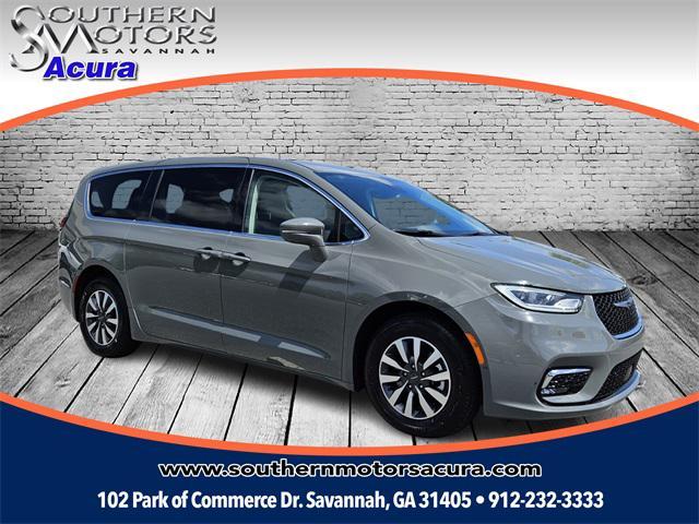 used 2022 Chrysler Pacifica Hybrid car, priced at $25,888