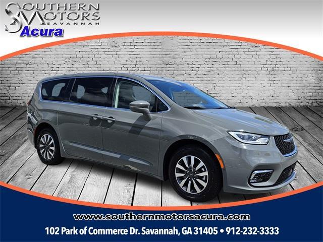 used 2022 Chrysler Pacifica Hybrid car, priced at $28,398