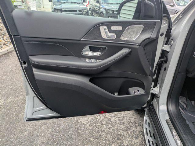 new 2025 Mercedes-Benz GLS 580 car, priced at $120,565