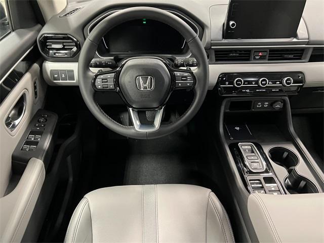 new 2025 Honda Pilot car, priced at $46,671