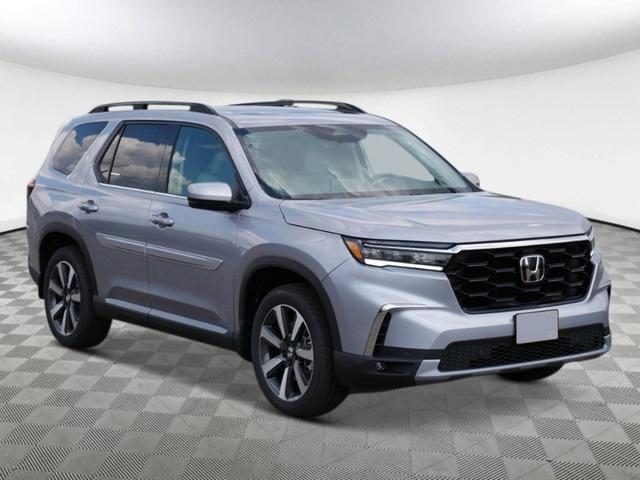 new 2025 Honda Pilot car, priced at $49,594