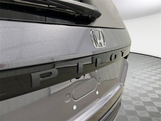 new 2025 Honda Pilot car, priced at $48,377