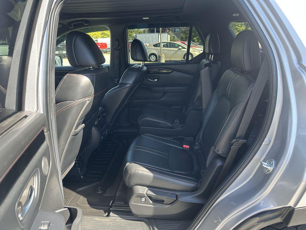 used 2025 Honda Pilot car, priced at $42,895
