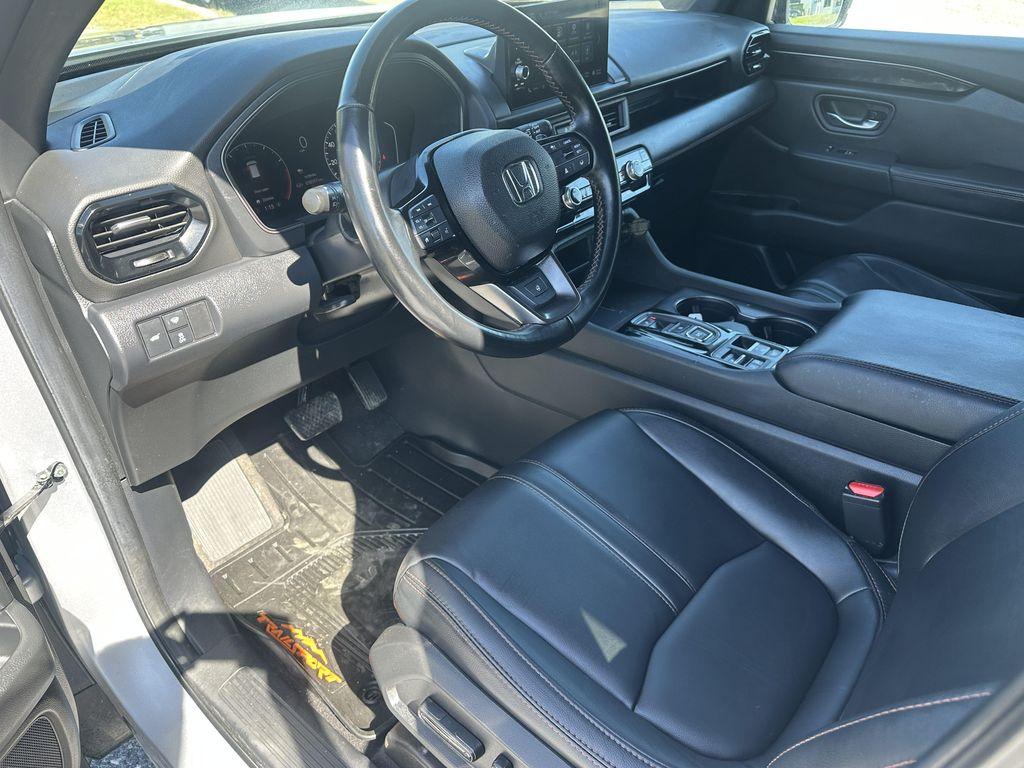 used 2025 Honda Pilot car, priced at $42,895