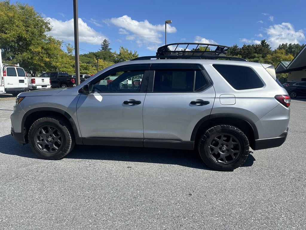 used 2025 Honda Pilot car, priced at $42,895