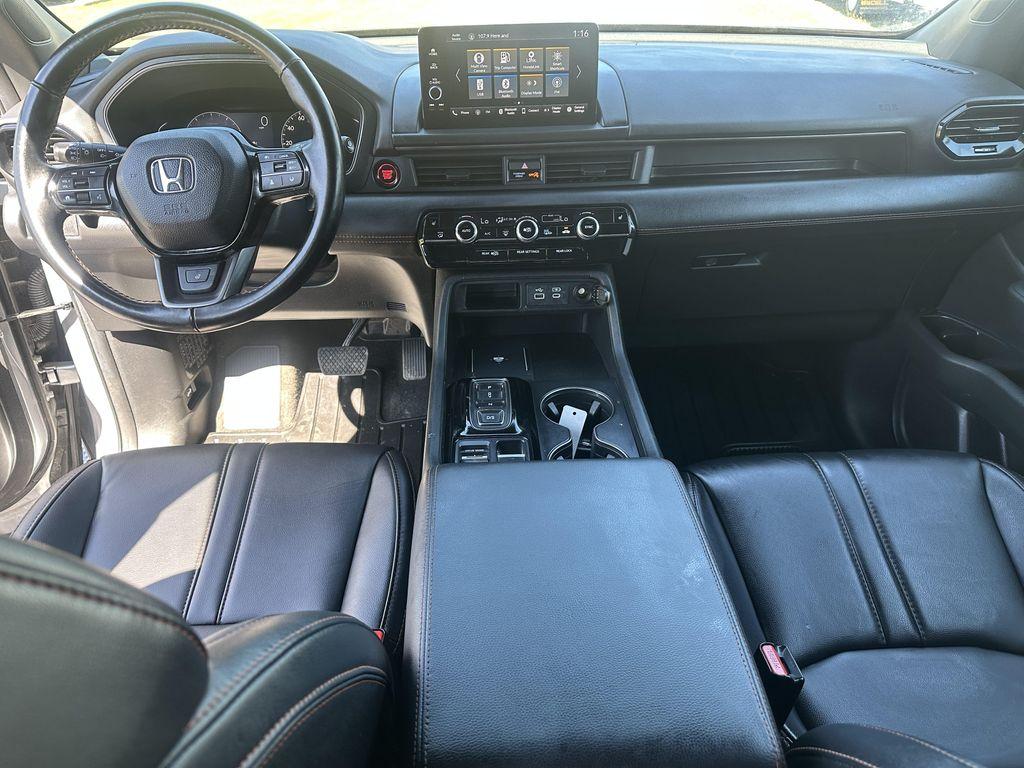 used 2025 Honda Pilot car, priced at $42,895