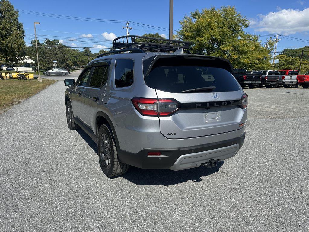 used 2025 Honda Pilot car, priced at $42,895