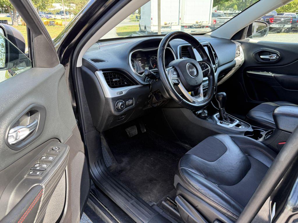used 2015 Jeep Cherokee car, priced at $5,995
