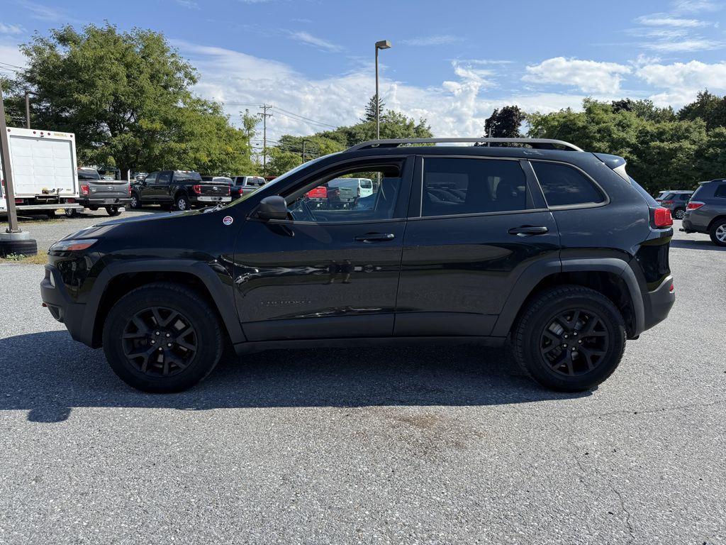 used 2015 Jeep Cherokee car, priced at $5,995