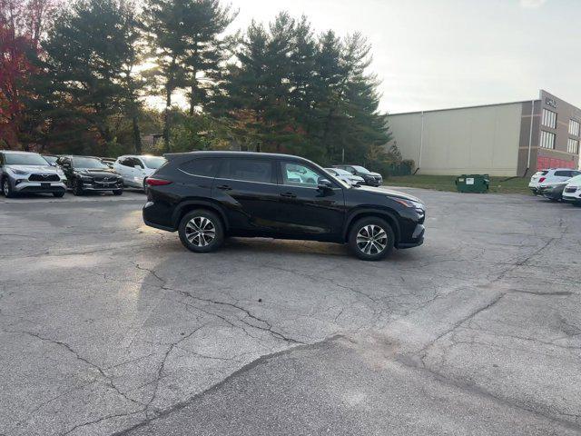 used 2022 Toyota Highlander car, priced at $27,817