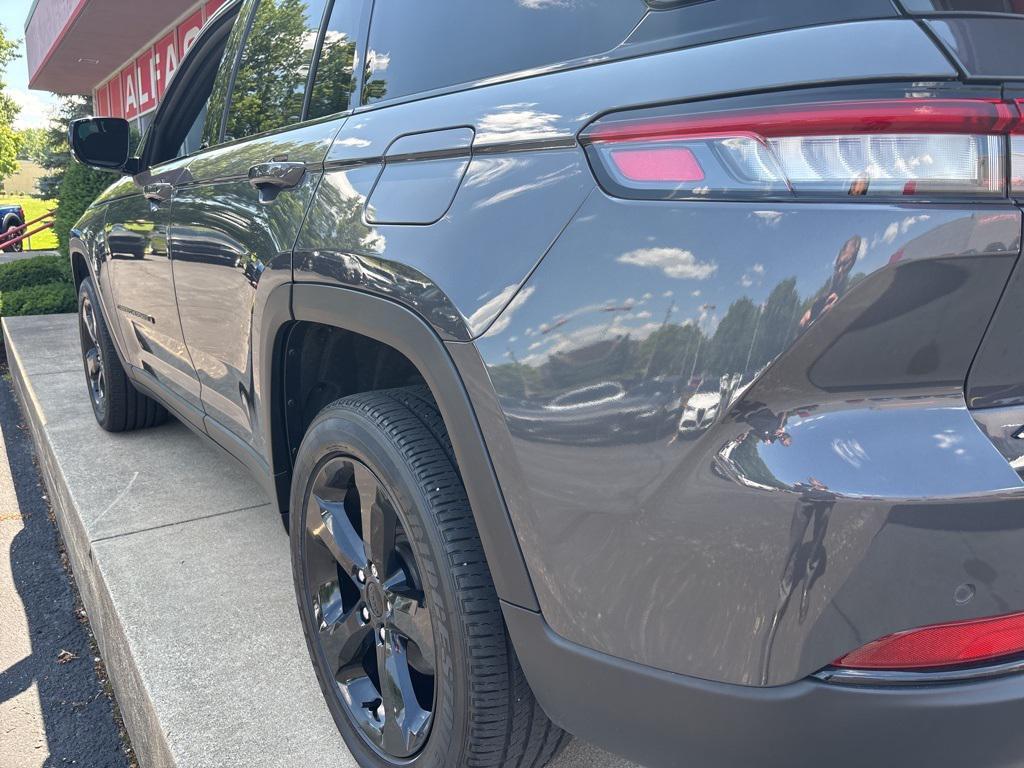 used 2022 Jeep Grand Cherokee car, priced at $33,499