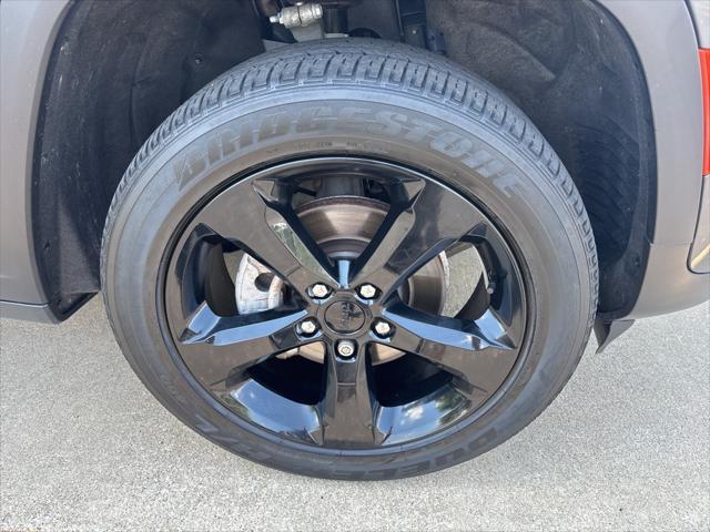 used 2022 Jeep Grand Cherokee car, priced at $33,599