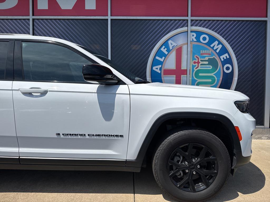 used 2024 Jeep Grand Cherokee car, priced at $36,290