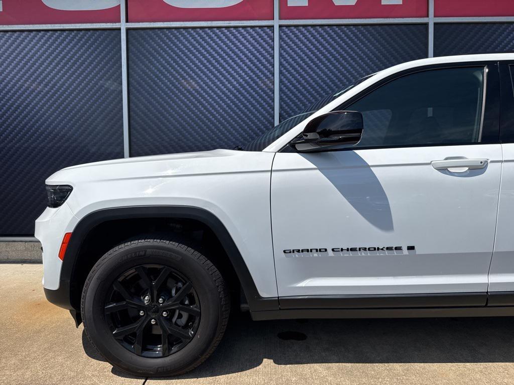 used 2024 Jeep Grand Cherokee car, priced at $36,290