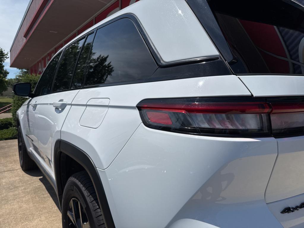 used 2024 Jeep Grand Cherokee car, priced at $36,290