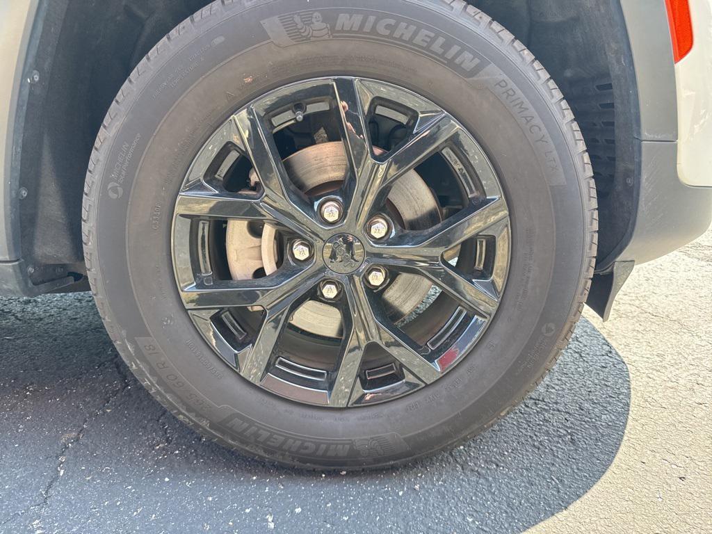 used 2024 Jeep Grand Cherokee car, priced at $36,290