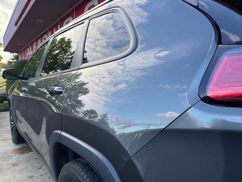 used 2023 Jeep Cherokee car, priced at $23,999