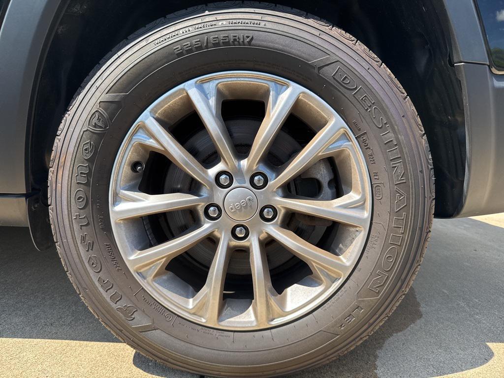 used 2022 Jeep Cherokee car, priced at $25,015