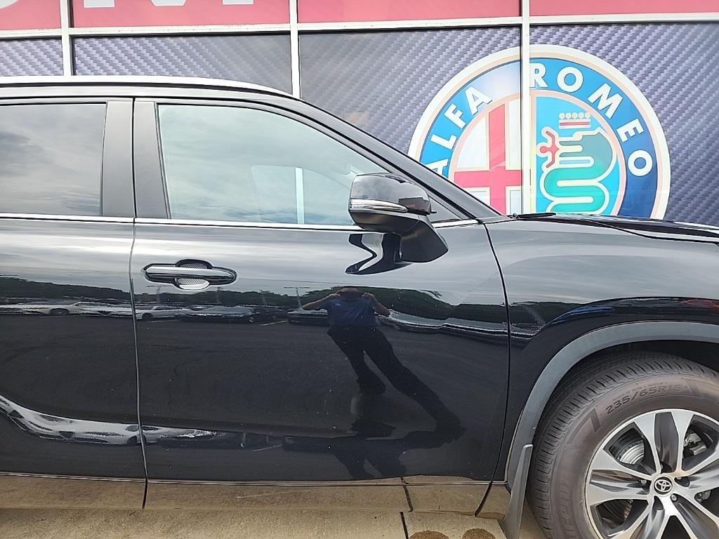 used 2023 Toyota Highlander car, priced at $34,261