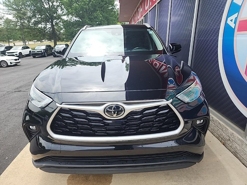 used 2023 Toyota Highlander car, priced at $34,261