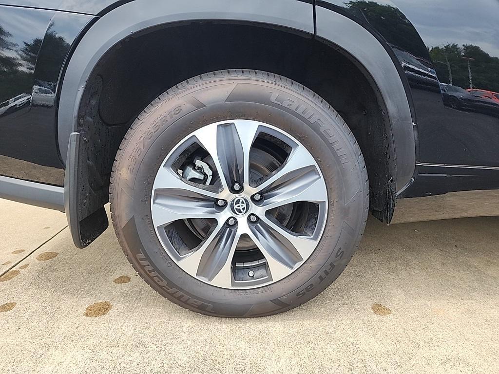 used 2023 Toyota Highlander car, priced at $34,261