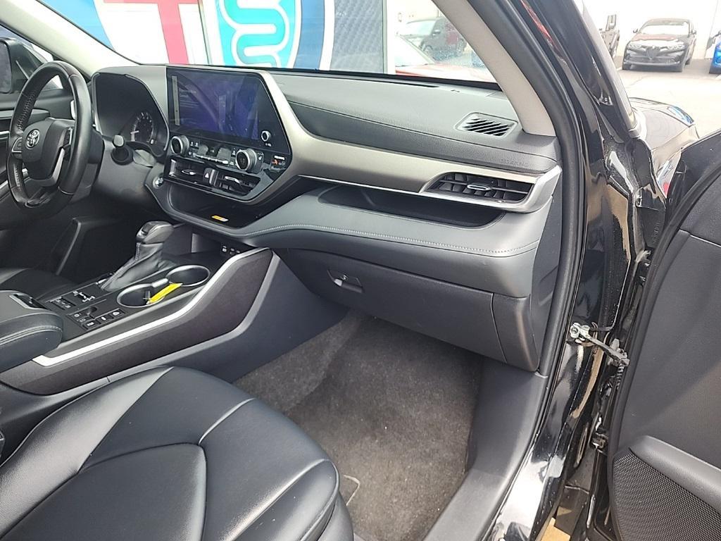 used 2023 Toyota Highlander car, priced at $34,261