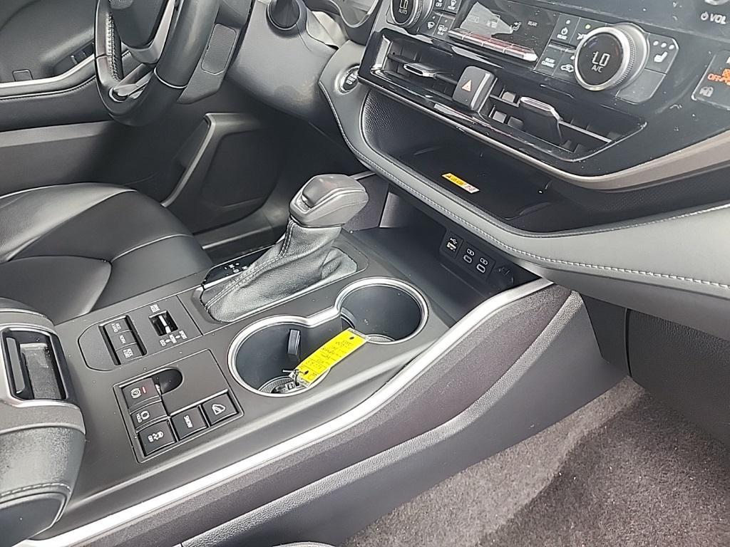 used 2023 Toyota Highlander car, priced at $34,261