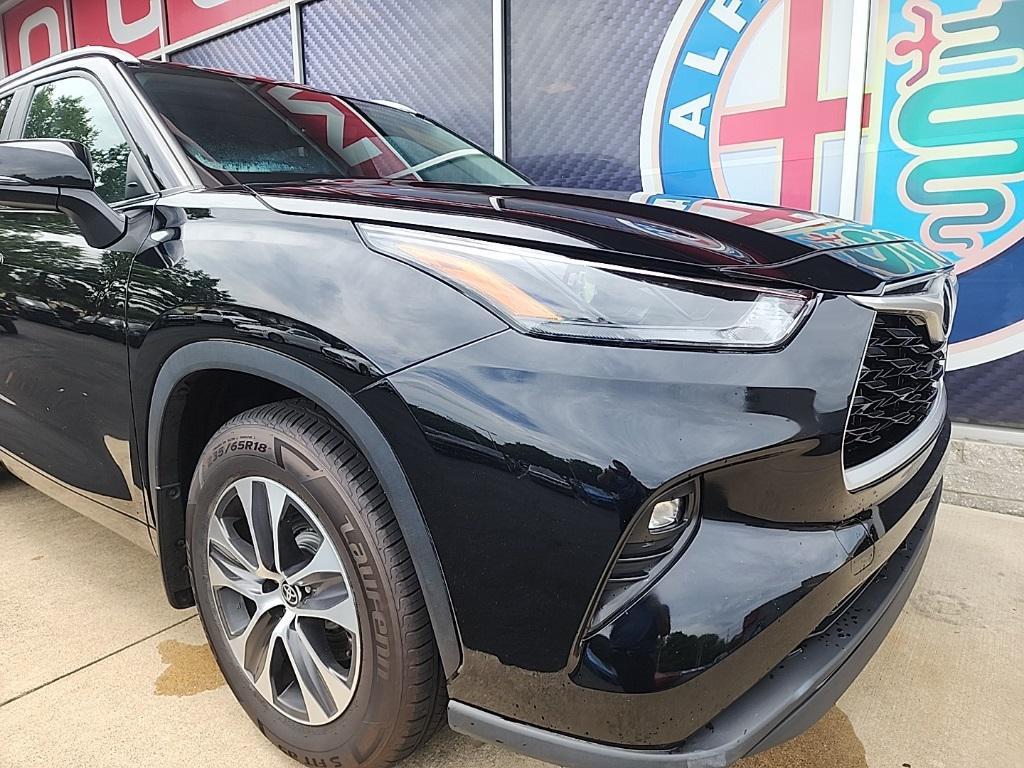 used 2023 Toyota Highlander car, priced at $34,261
