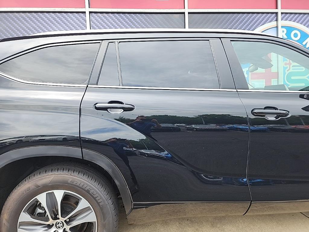 used 2023 Toyota Highlander car, priced at $34,261