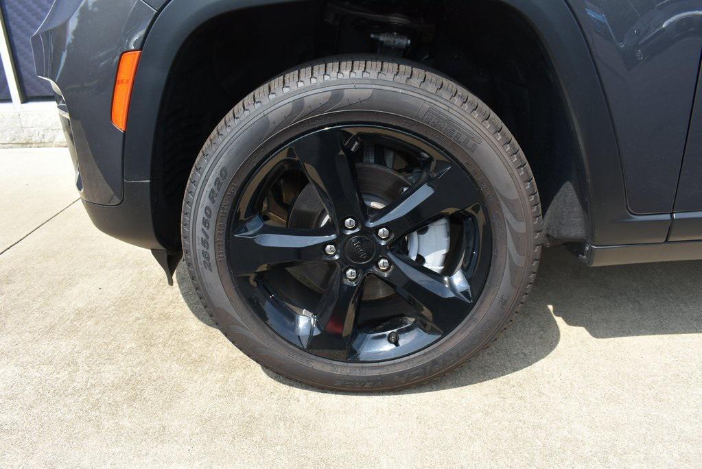 used 2025 Jeep Grand Cherokee car, priced at $45,638