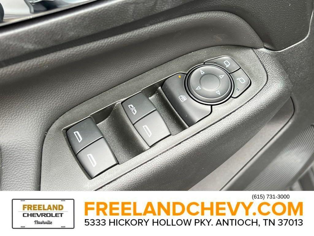 new 2024 Chevrolet Equinox car, priced at $30,890