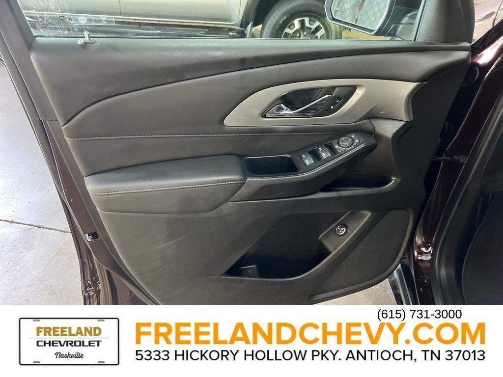 used 2022 Chevrolet Traverse car, priced at $23,704