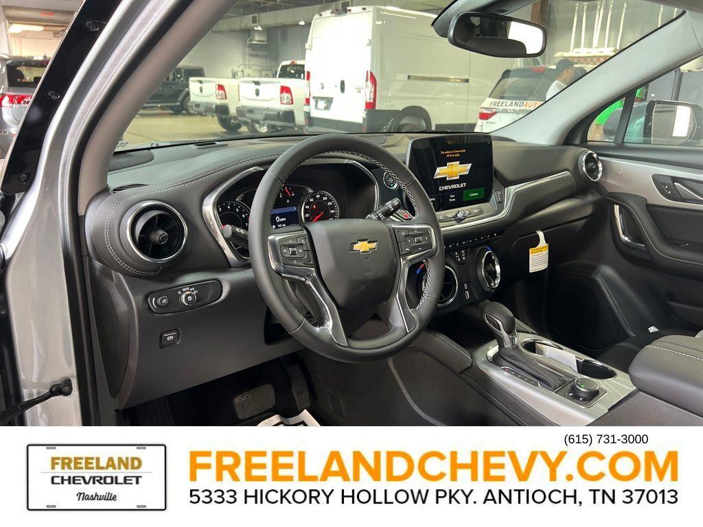 new 2025 Chevrolet Blazer car, priced at $39,094