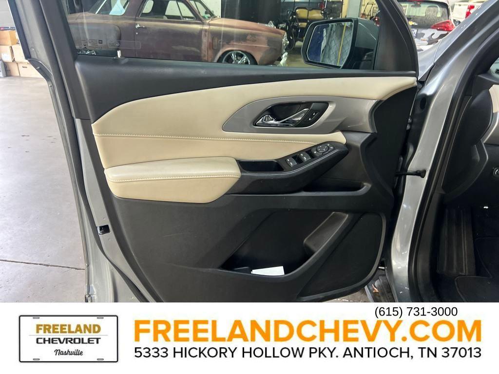 used 2023 Chevrolet Traverse car, priced at $25,586