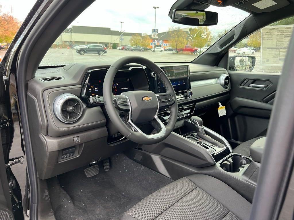 new 2024 Chevrolet Colorado car, priced at $40,100