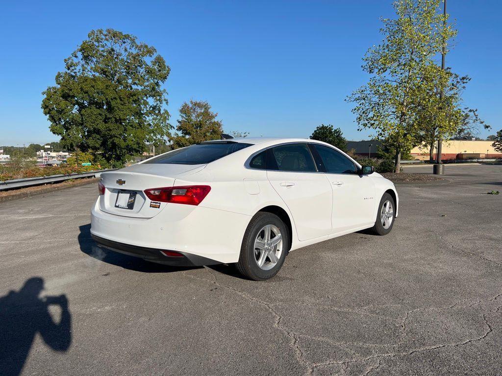 new 2025 Chevrolet Malibu car, priced at $22,500