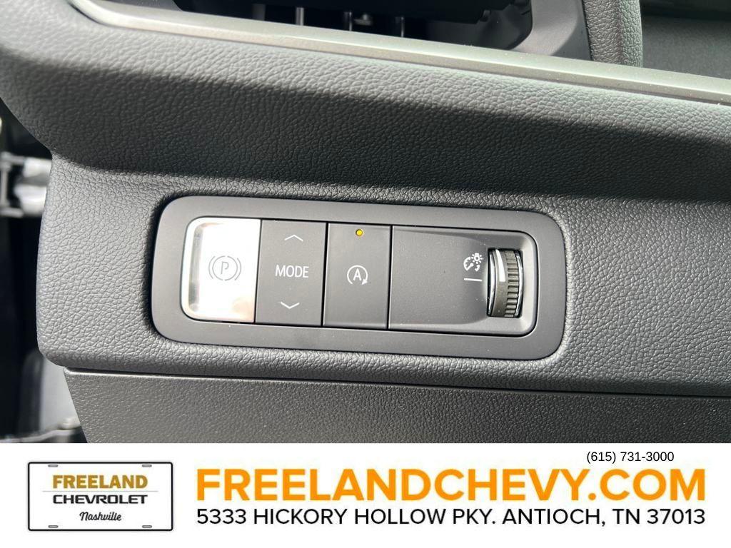 new 2025 Chevrolet Traverse car, priced at $43,610