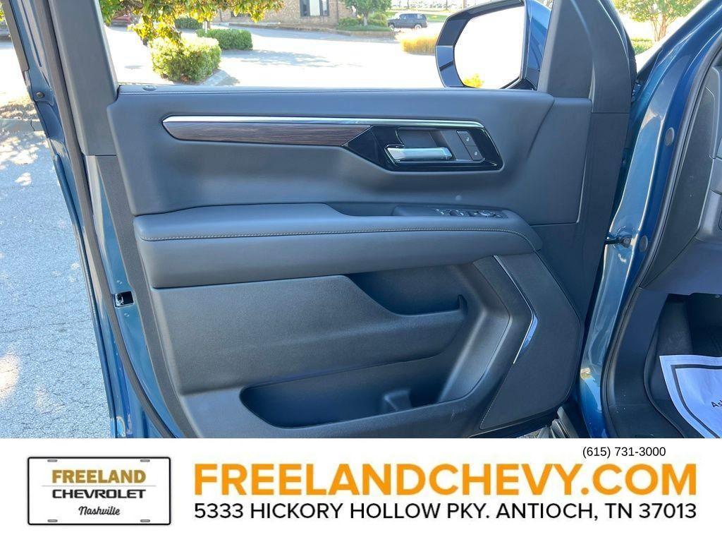 new 2025 Chevrolet Suburban car, priced at $65,077