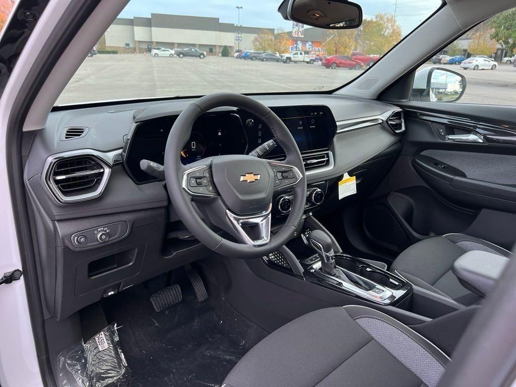 new 2025 Chevrolet TrailBlazer car, priced at $28,942