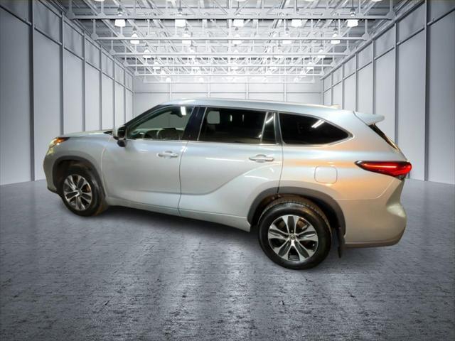 used 2022 Toyota Highlander car, priced at $32,390