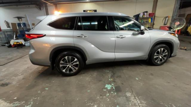 used 2022 Toyota Highlander car, priced at $32,390