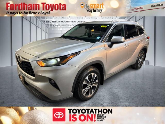 used 2022 Toyota Highlander car, priced at $32,390