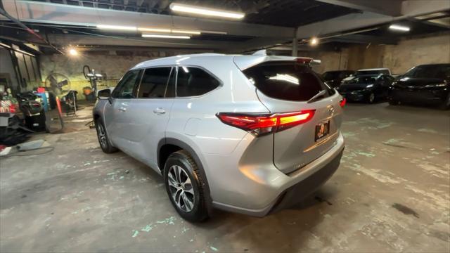 used 2022 Toyota Highlander car, priced at $32,390