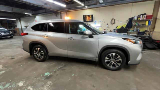 used 2022 Toyota Highlander car, priced at $32,390