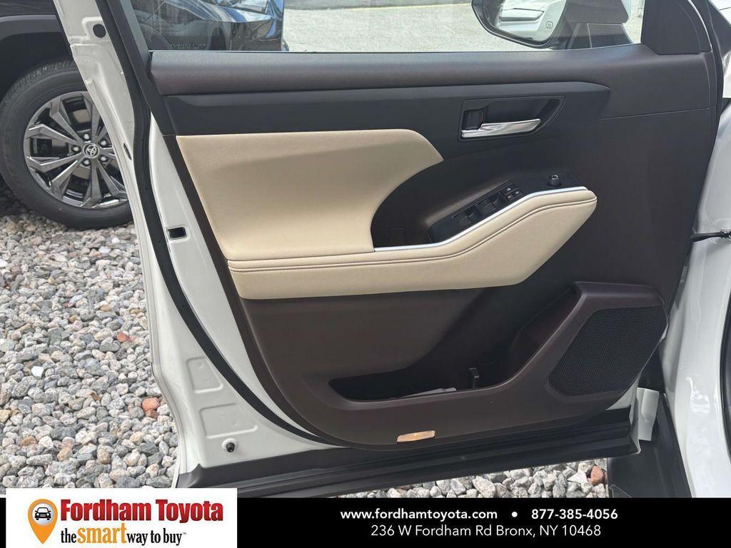 used 2022 Toyota Highlander car, priced at $36,199